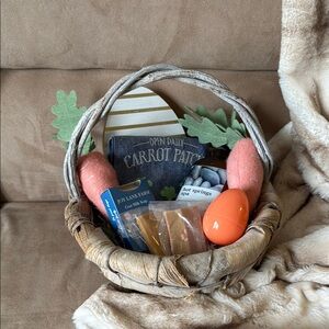 NWT - ✨STUNNING EASTER BASKET🙏🐇